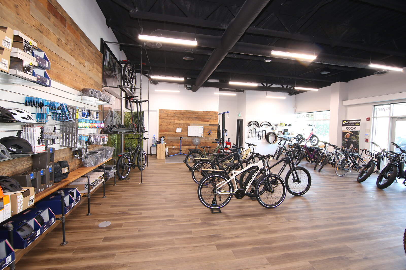 Parts, helmets and service area